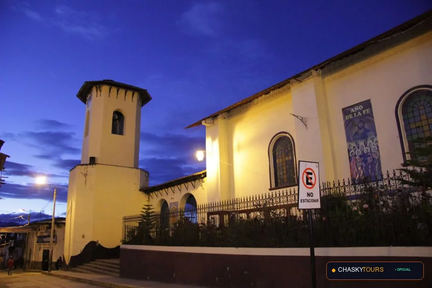 Plaza Mayor y Templo Matriz de Santiago De Chuco foto 1