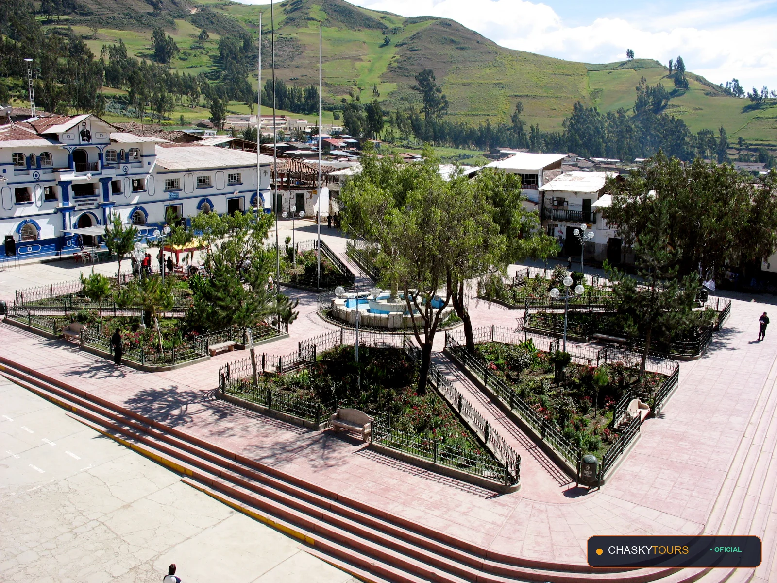 Plaza Mayor y Templo Matriz de Santiago De Chuco