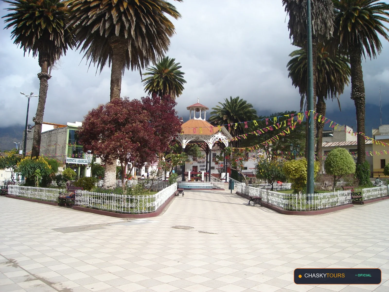Plaza Mayor y Templo Matriz de Saqayca