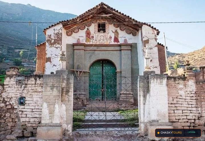 Plaza Mayor y Templo Matriz de Sarhua foto 1