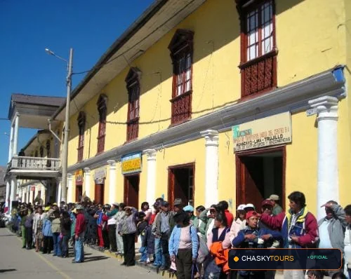 Plaza Mayor y Templo Matriz de Sausa foto 2