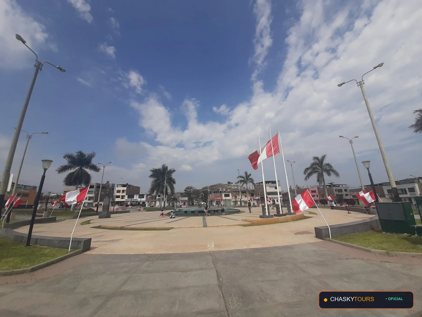 Plaza Mayor y Templo Matriz de Sayapullo
