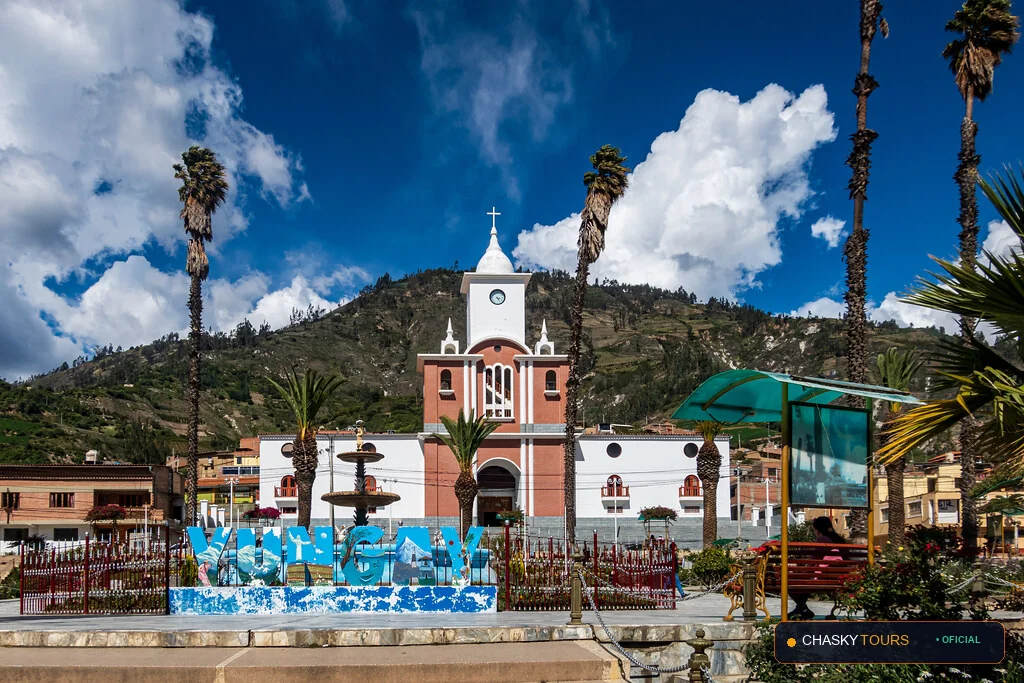Plaza Mayor y Templo Matriz de Shupluy