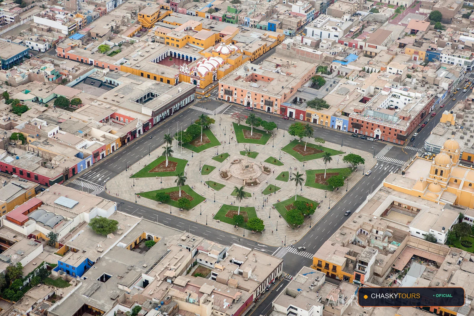 Plaza Mayor y Templo Matriz de Simbal