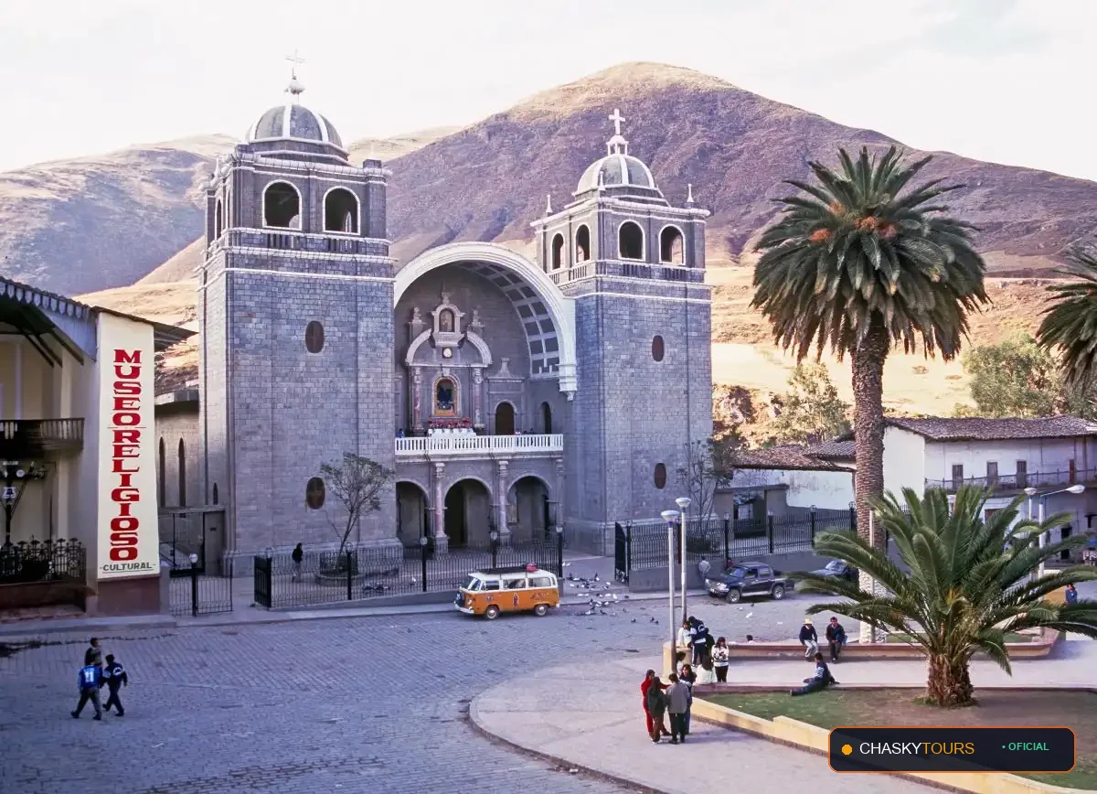 Plaza Mayor y Templo Matriz de Sinsicap foto 1