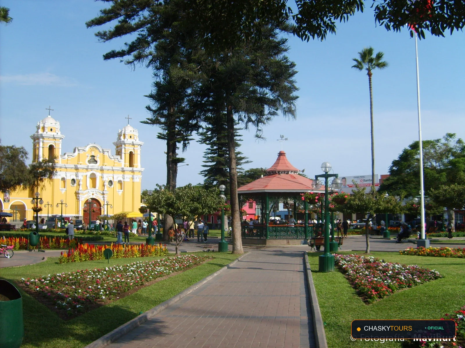 Plaza Mayor y Templo Matriz de Surco