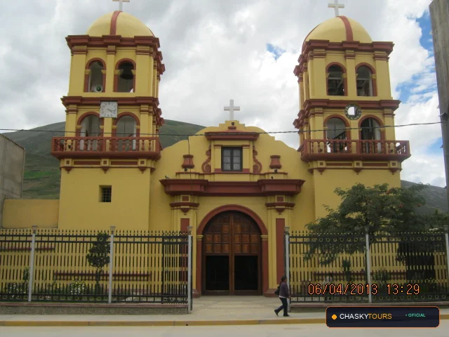 Plaza Mayor y Templo Matriz de Surcubamba foto 1
