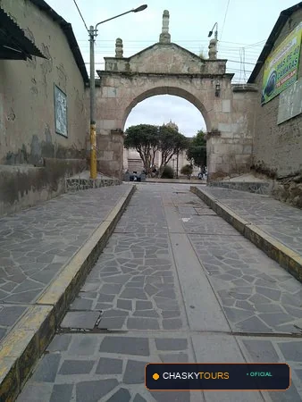 Plaza Mayor y Templo Matriz de Suyckutambo