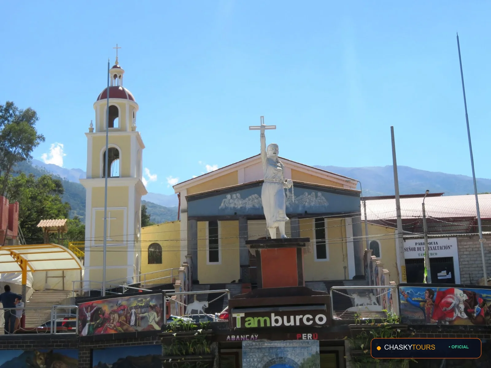 Plaza Mayor y Templo Matriz de Tamburco foto 1