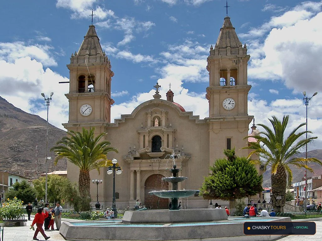 Plaza Mayor y Templo Matriz de Tapo foto 1