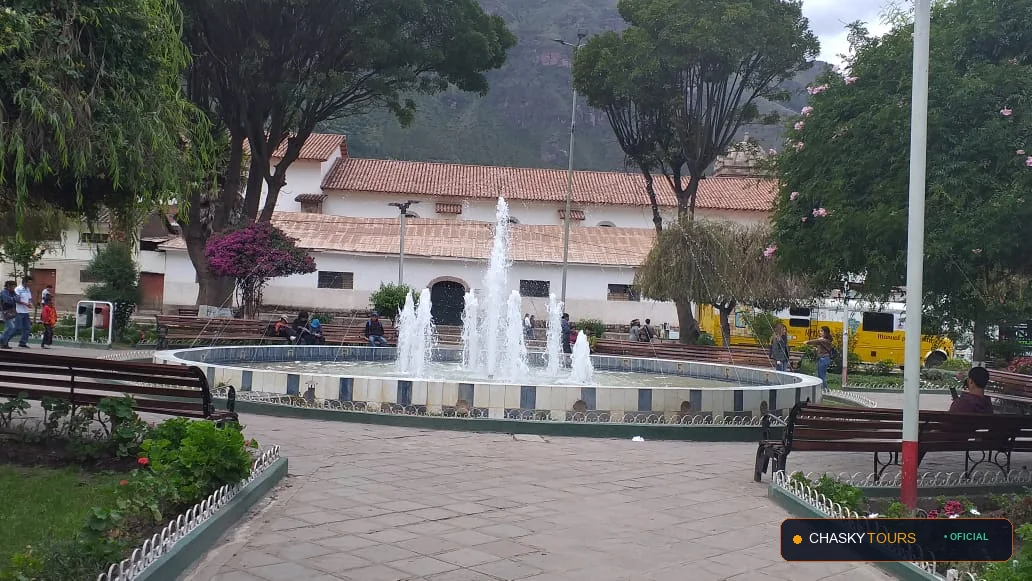 Plaza Mayor y Templo Matriz de Taray
