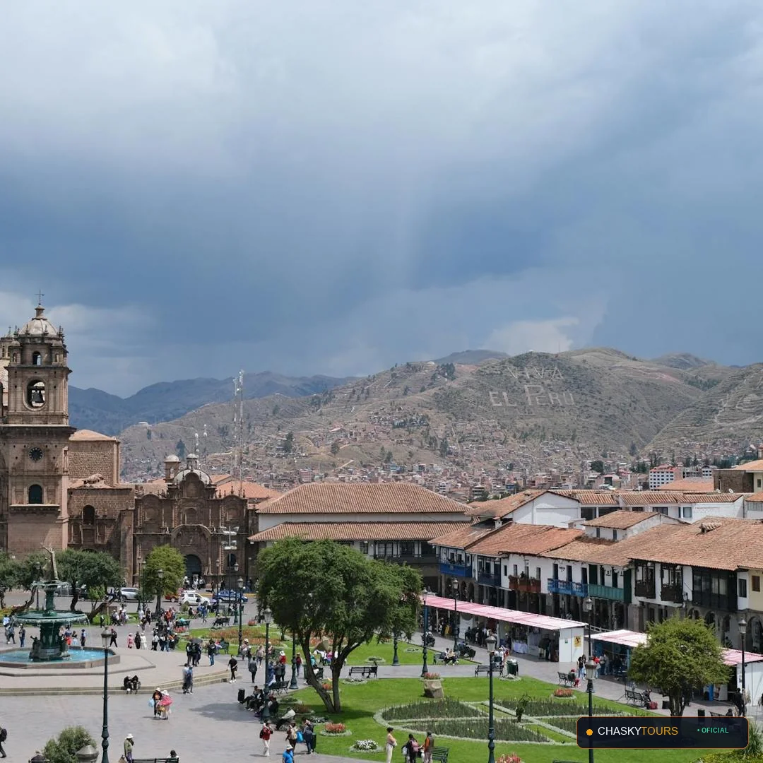 Plaza Mayor y Templo Matriz de Tournavista