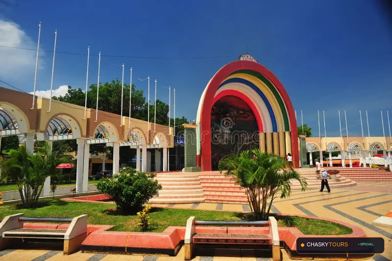 Plaza Mayor y Templo Matriz de Tumbaden