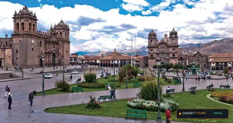 Plaza Mayor y Templo Matriz de Tupac Amaru Inca
