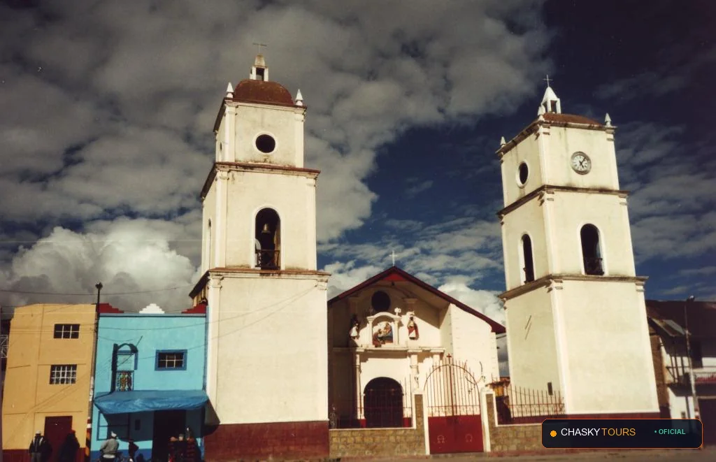Plaza Mayor y Templo Matriz de Ulcumayo foto 1