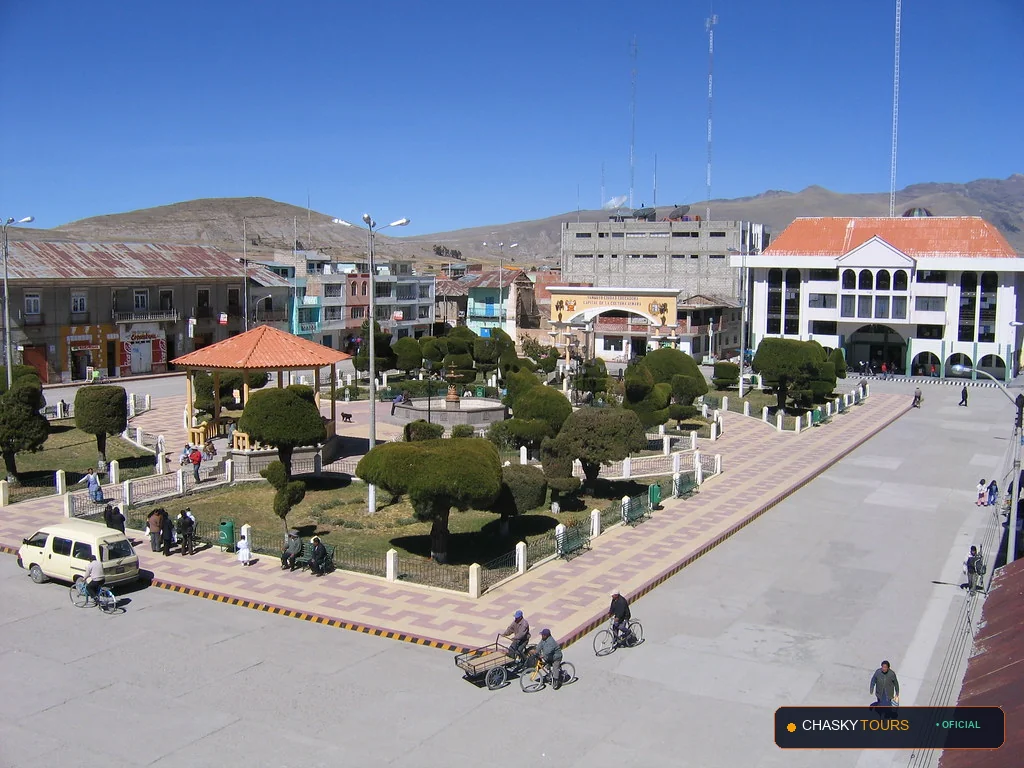 Plaza Mayor y Templo Matriz de Unicachi