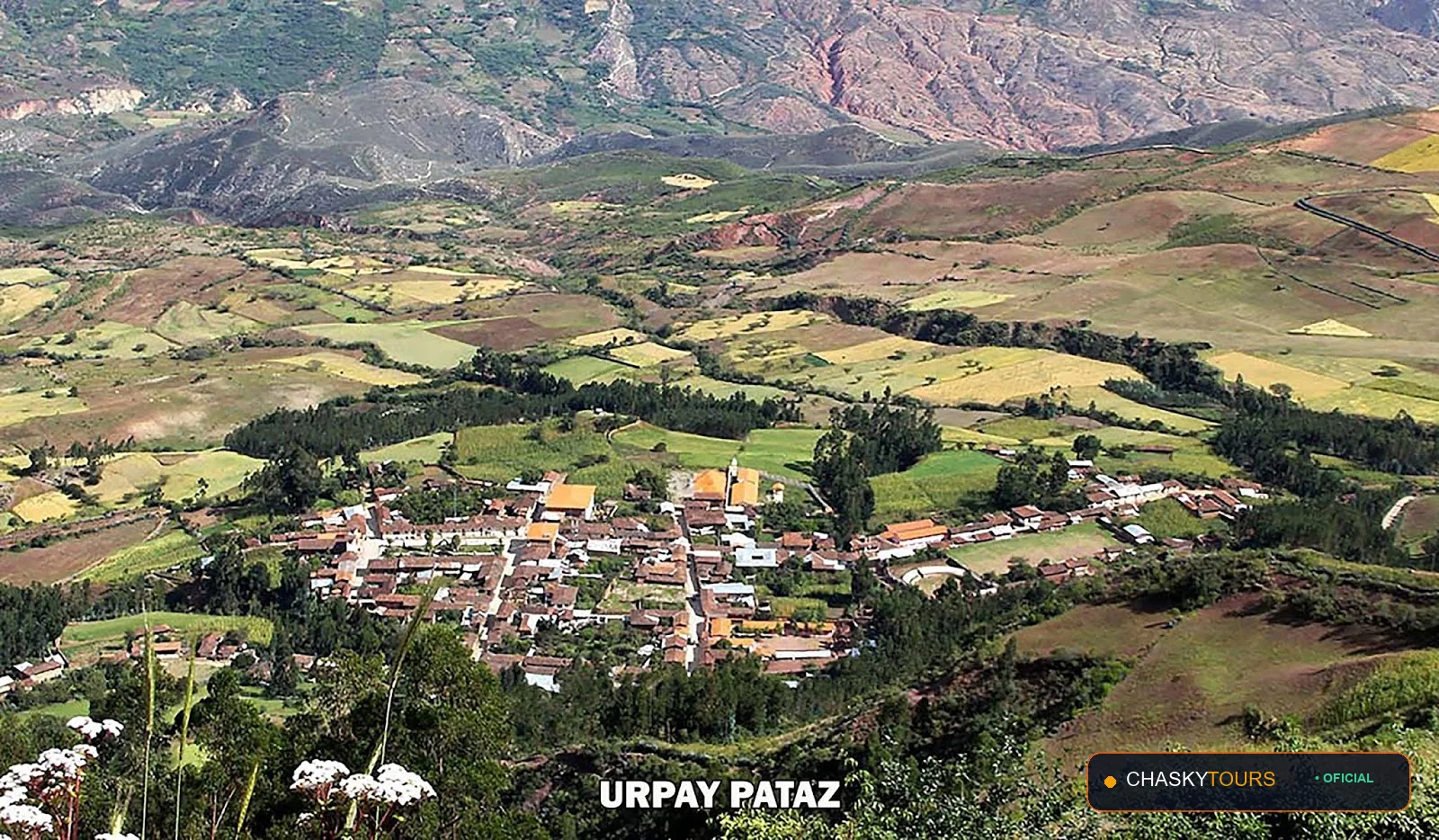 Plaza Mayor y Templo Matriz de Urpay foto 3