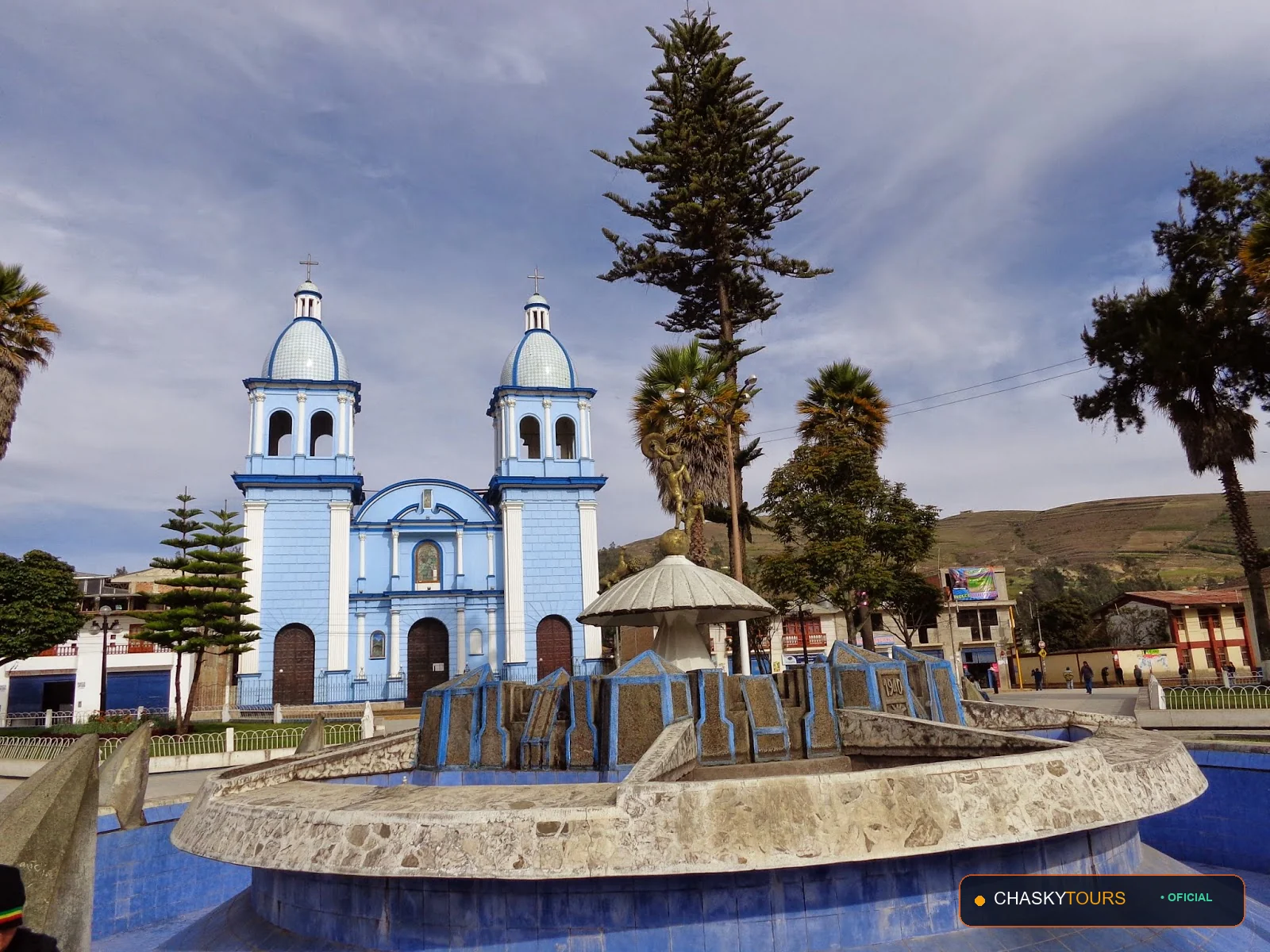 Plaza Mayor y Templo Matriz de Utco foto 1