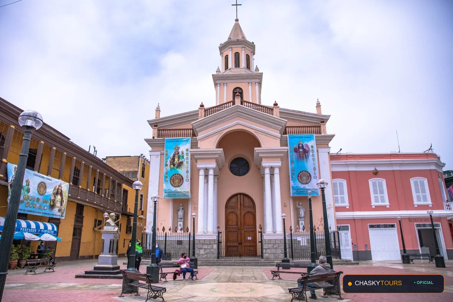 Plaza Mayor y Templo Matriz de Ventanilla foto 1