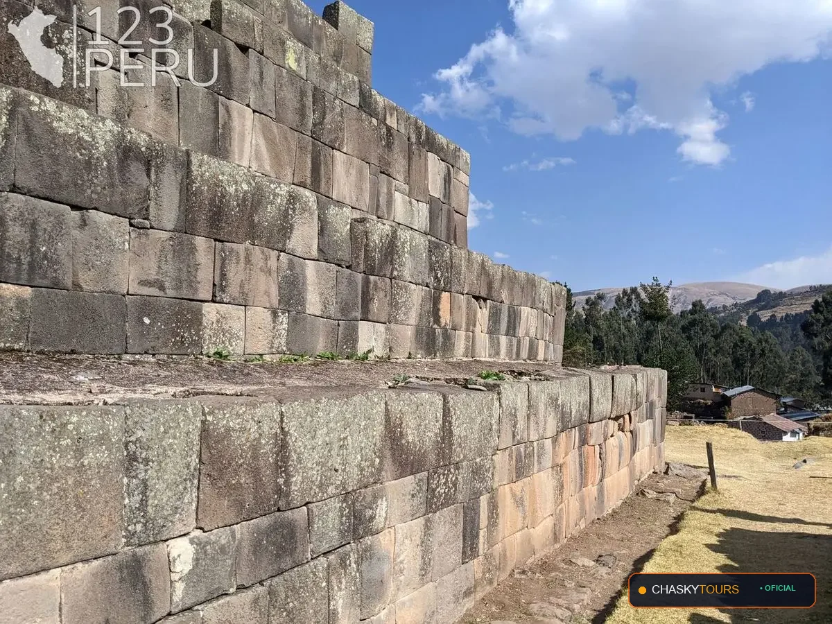 Plaza Mayor y Templo Matriz de Vilcas Huaman foto 4