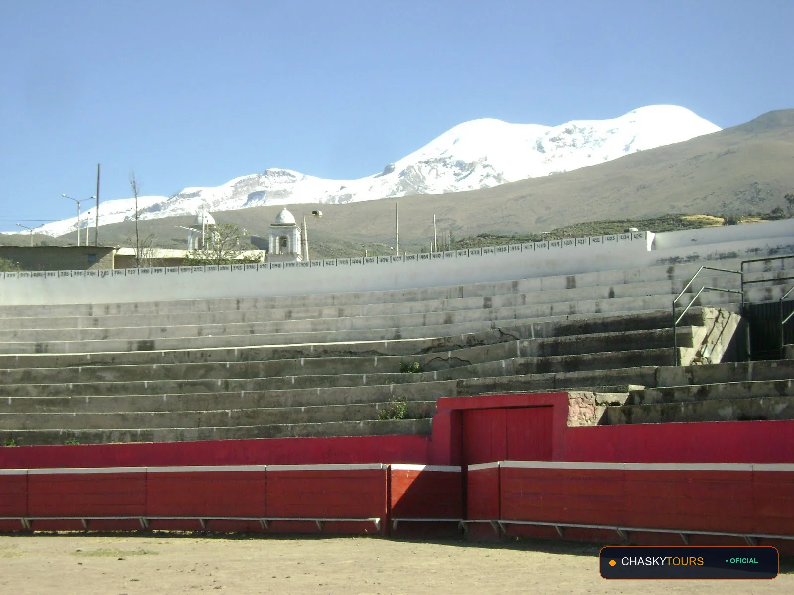 Plaza Mayor y Templo Matriz de Viraco