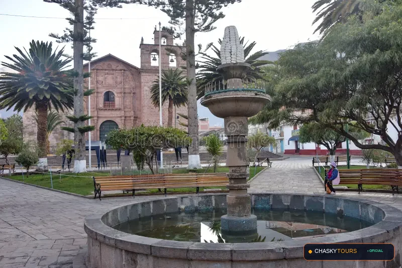 Plaza Mayor y Templo Matriz de Yamon