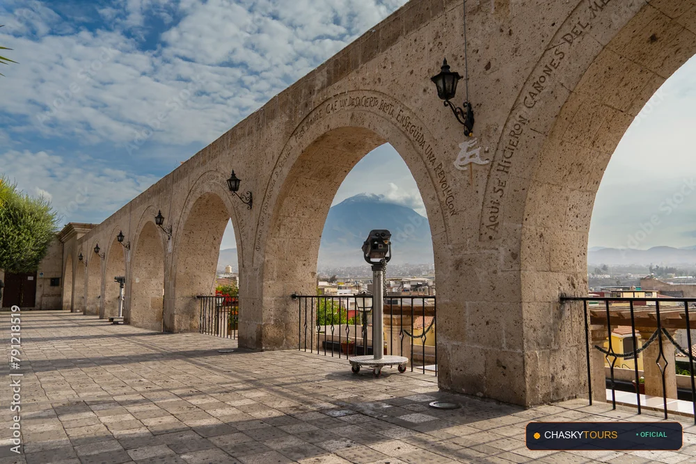 Plaza Mayor y Templo Matriz de Yanahuara