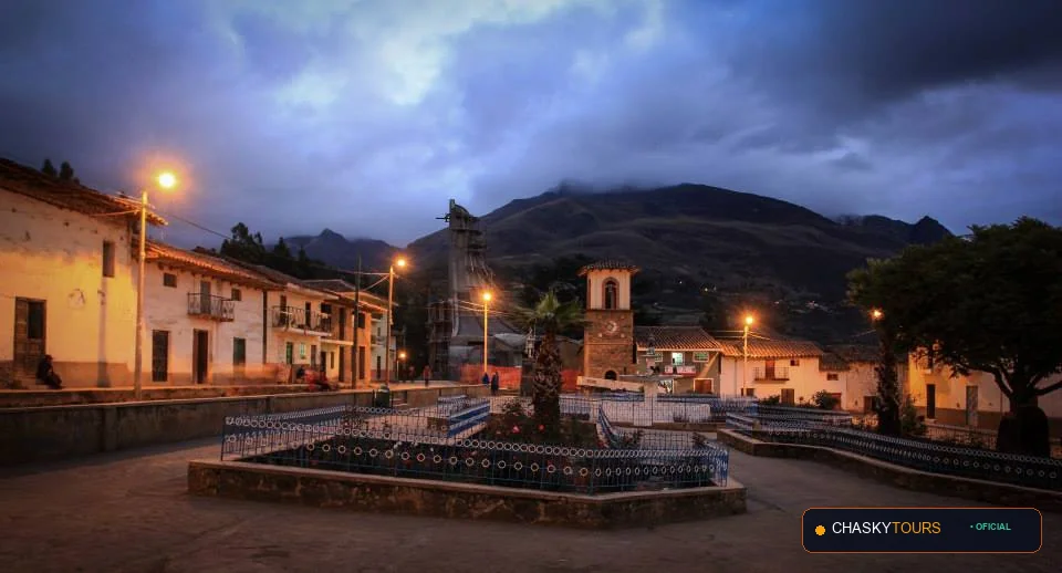Plaza Mayor y Templo Matriz de Yanama foto 2