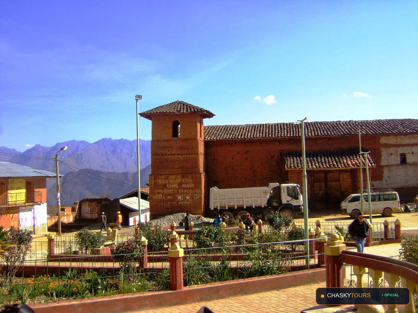 Plaza Mayor y Templo Matriz de Yanas foto 1