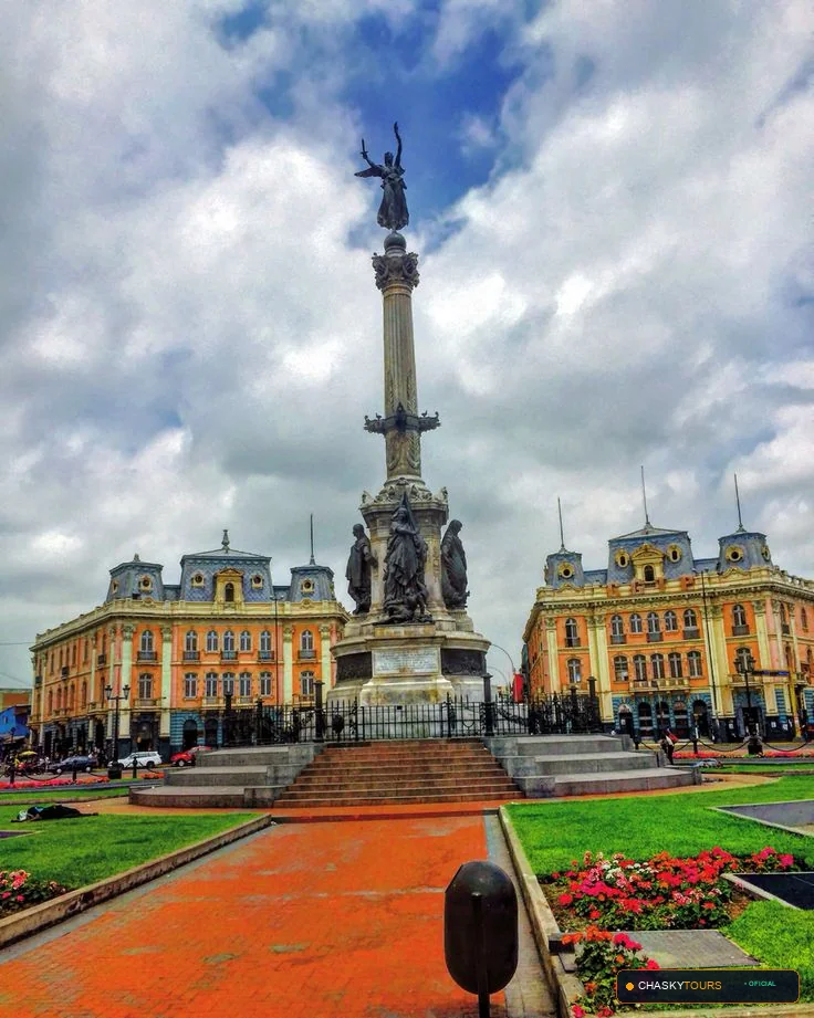 Plaza Mayor y Templo Matriz de Yanas