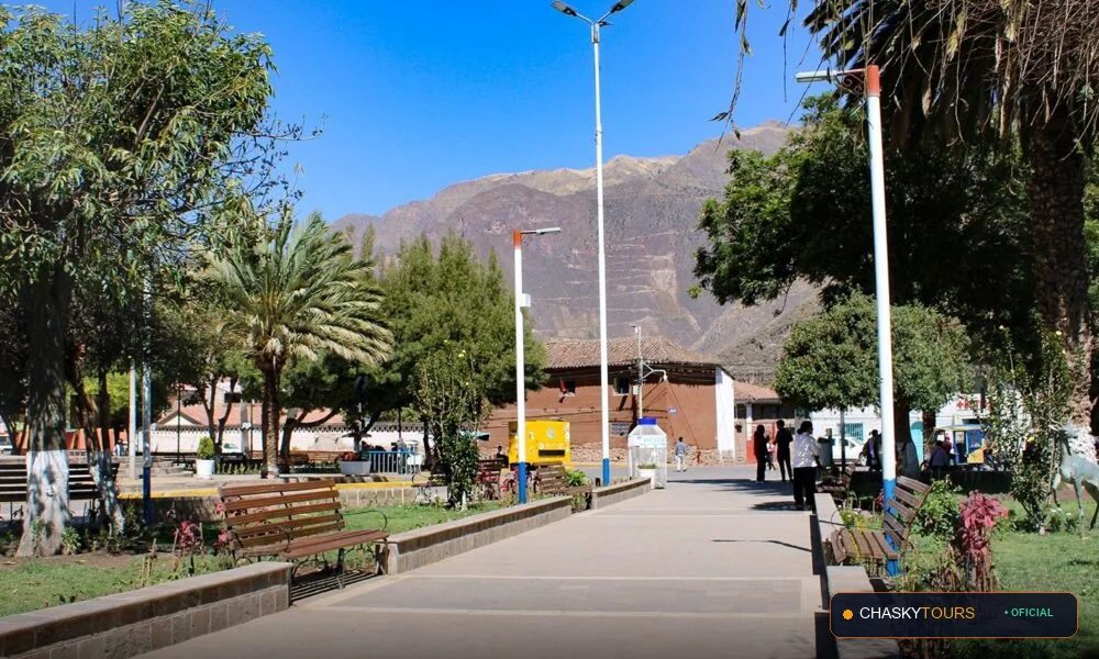Plaza Mayor y Templo Matriz de Yanatile