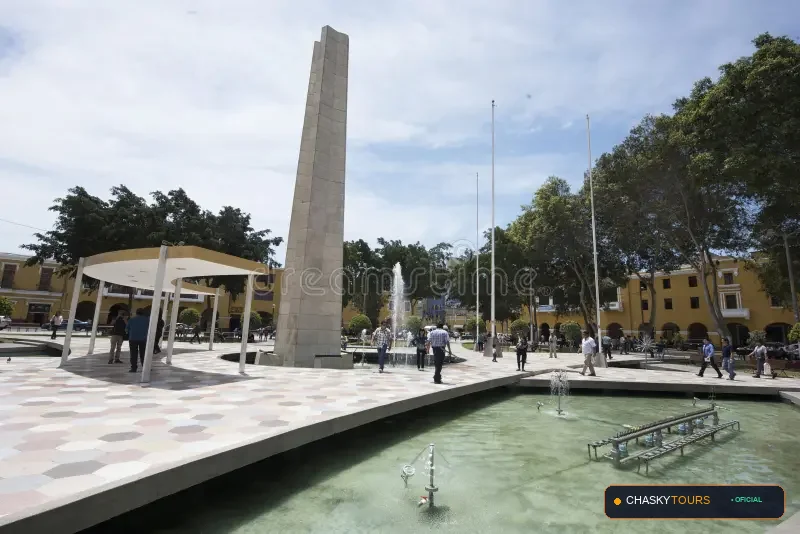 Plaza Mayor y Templo Matriz de Yauca Del Rosario  1/