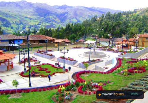 Plaza Mayor y Templo Matriz de Yauya