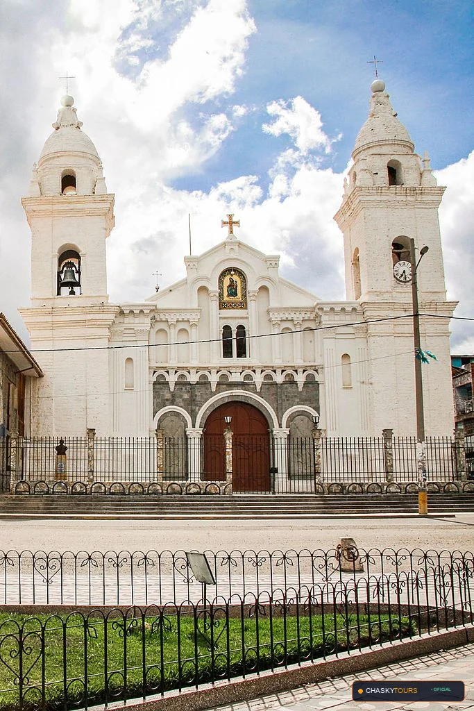 Plaza Mayor y Templo Matriz de Yauyos foto 1